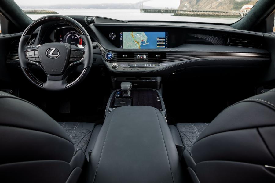 Торпедо Lexus LS500h AWD 2017 года  (NA) (фото 8 из 96)